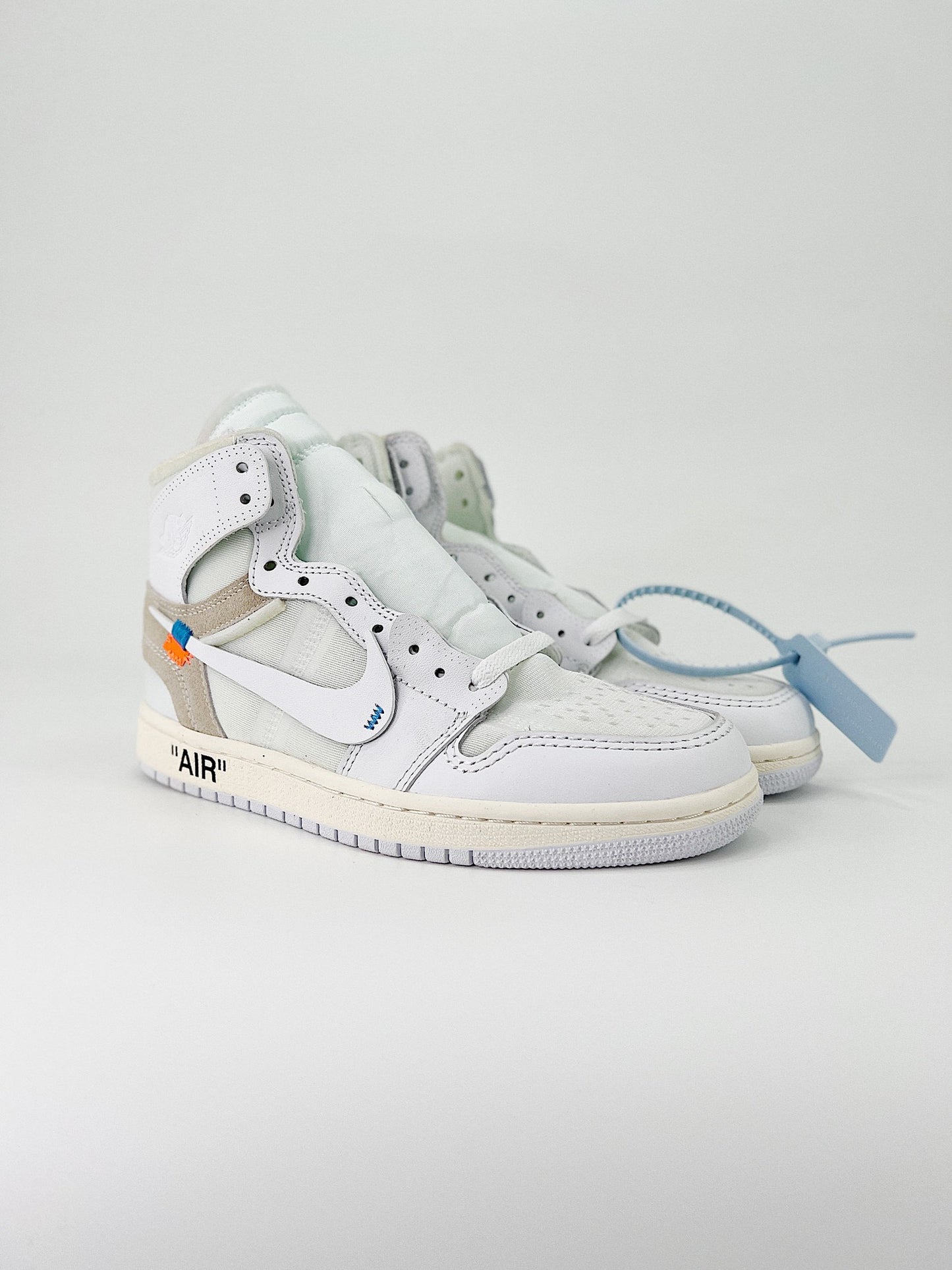 Off-White x Air Jordan 1 Retro High OG “UNC” (Copia)