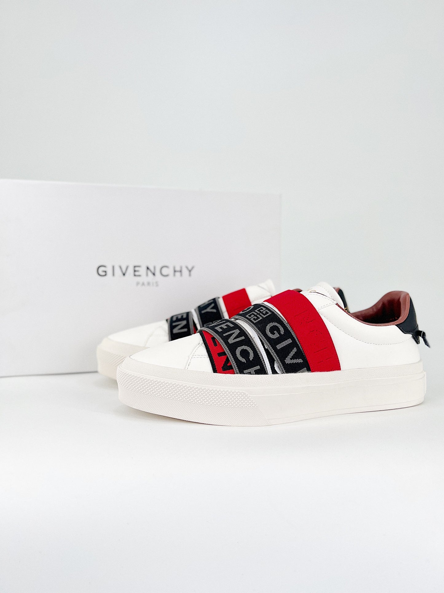 GIVENCHY