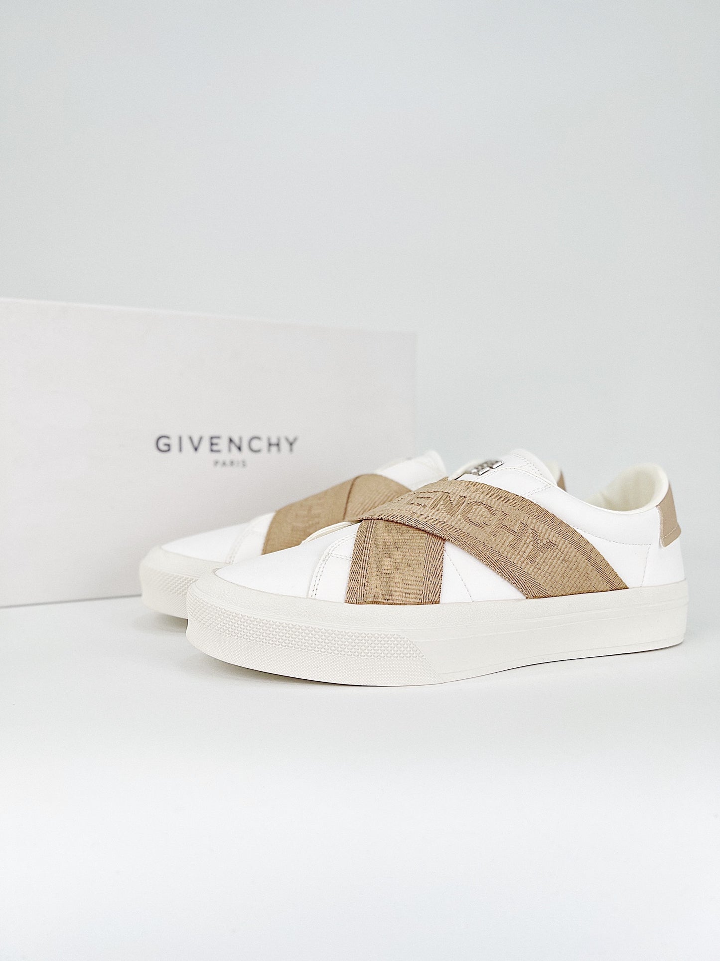 GIVENCHY