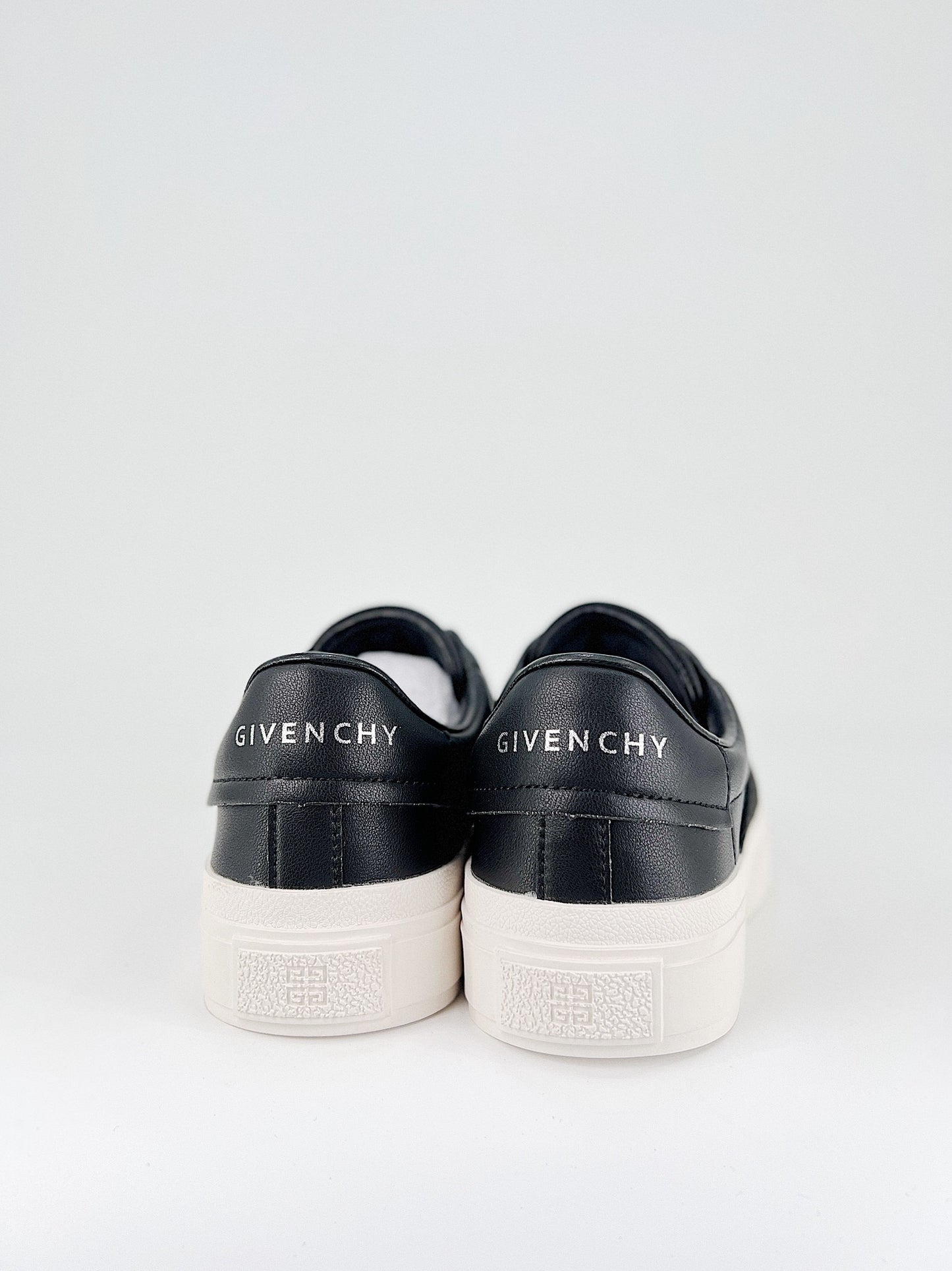 GIVENCHY