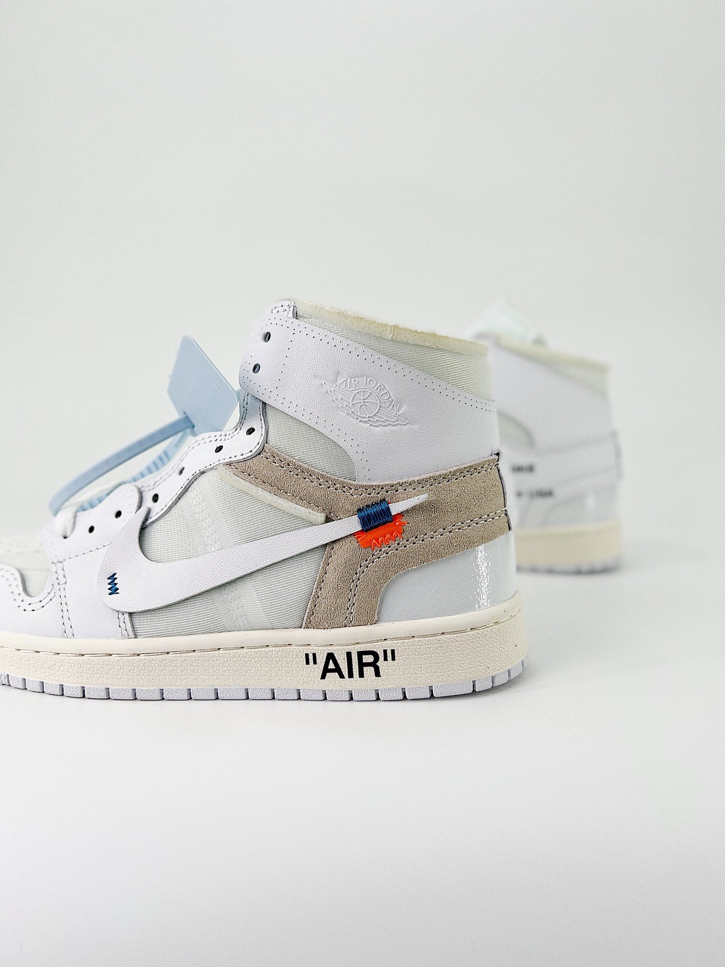 Off-White x Air Jordan 1 Retro High OG “UNC” (Copia)