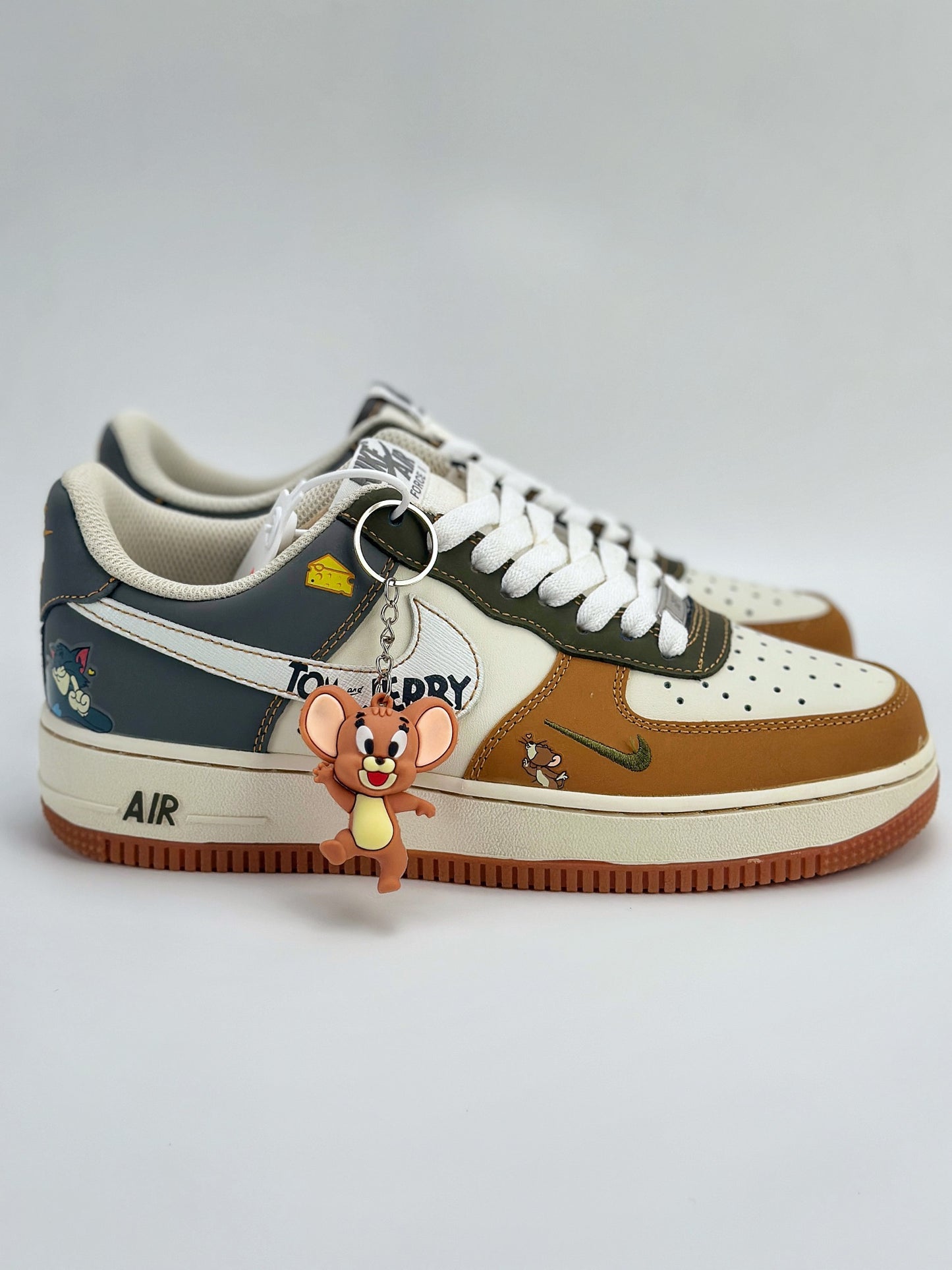 NIKE AIR FORCE TOM AND JERRY