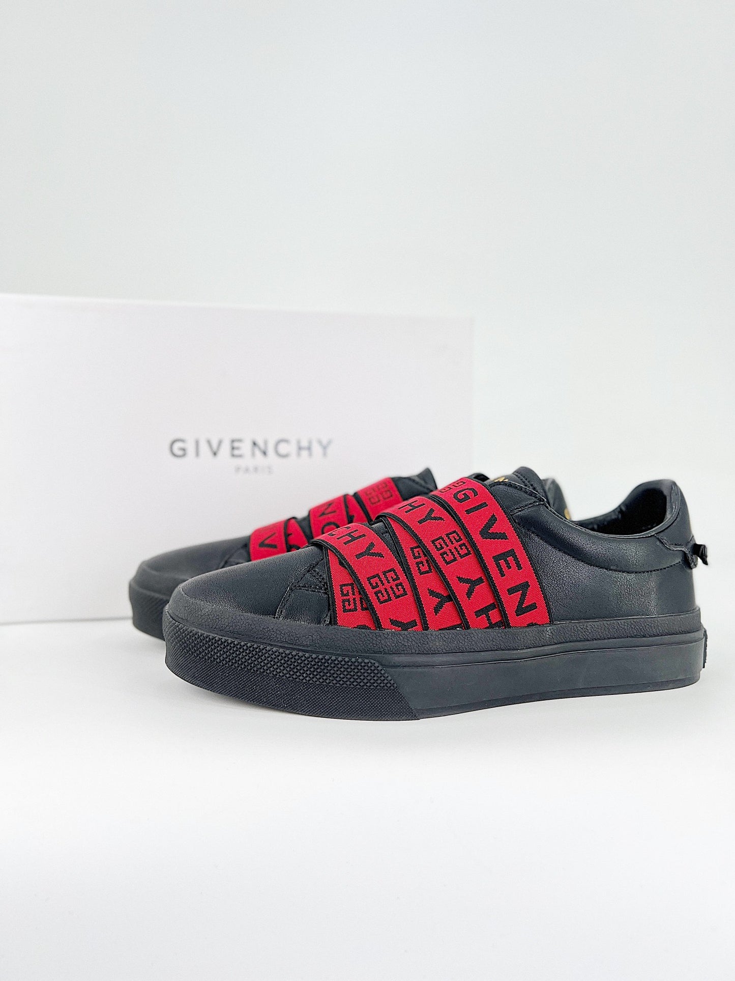 GIVENCHY