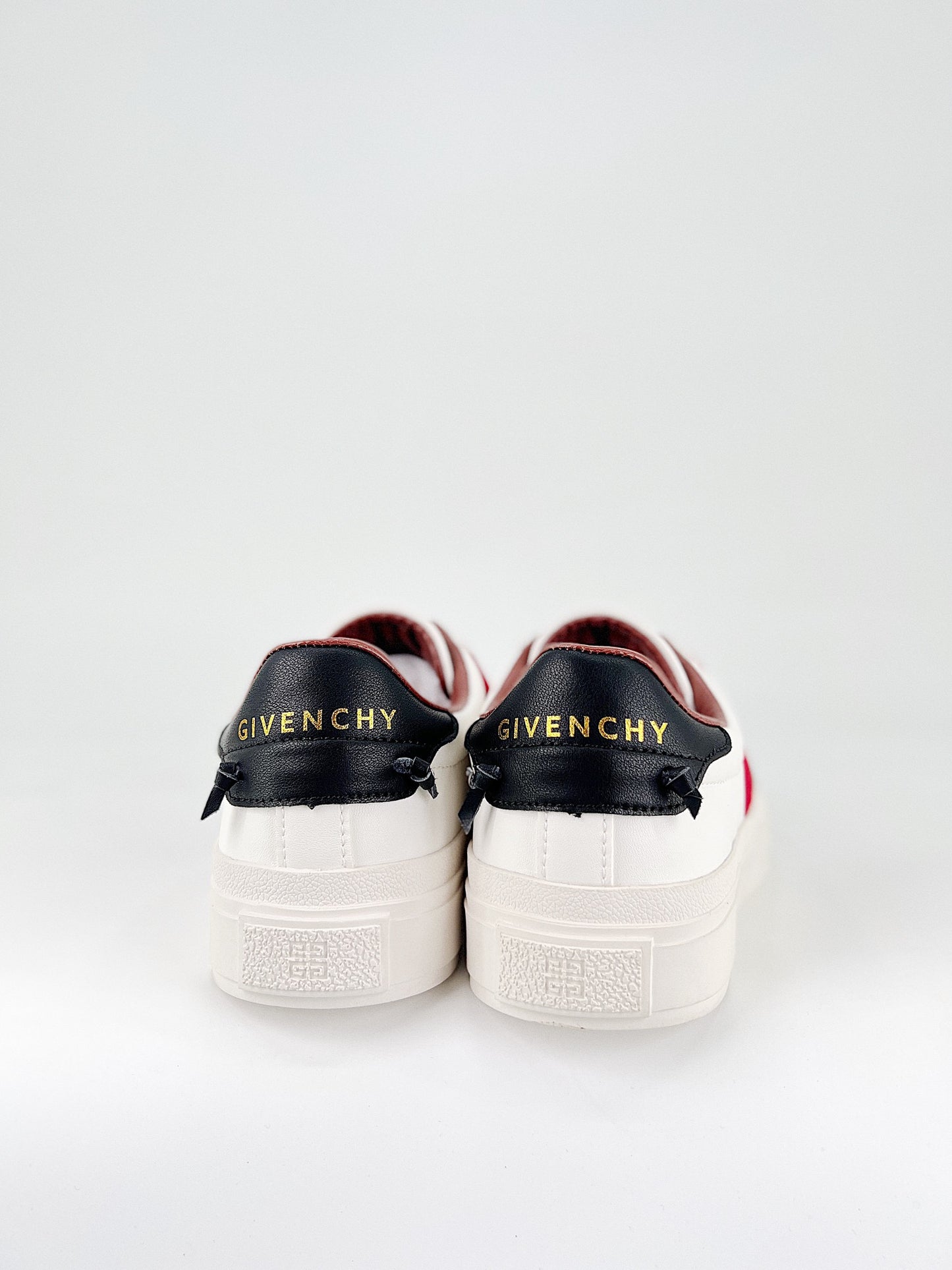 GIVENCHY