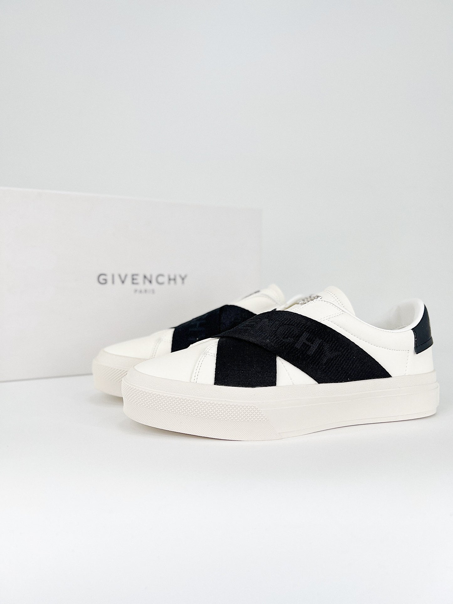 GIVENCHY